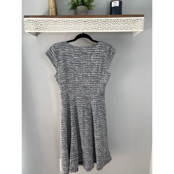 Elle Fit and Flare Dress Women's Size M Gray Knit Cap Sleeve NWT - Picture 2 of 3